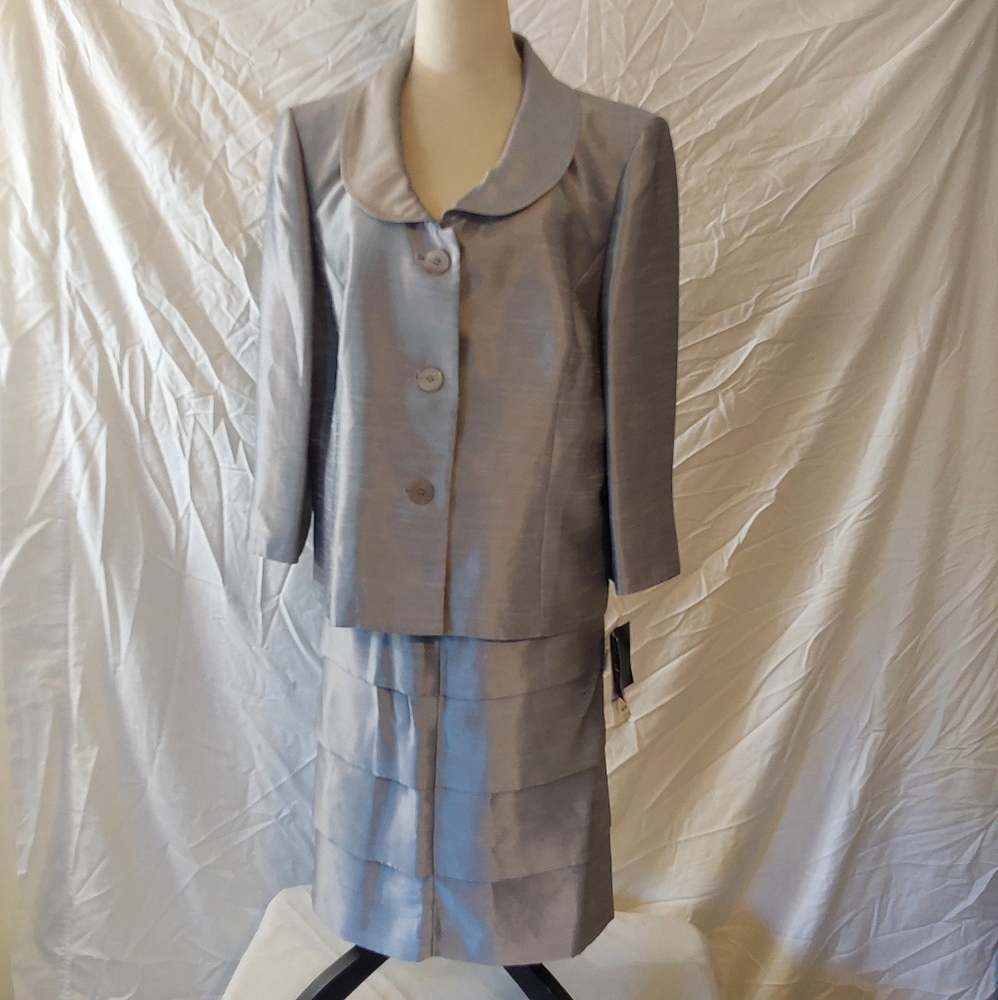 NWT KASPER Polyester Skirt Suit Size 18 Silv Tiered Skirt Shawl Collar 2PC Women